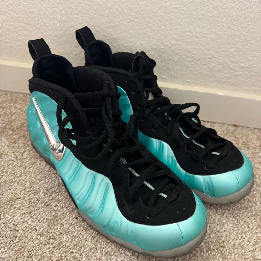 Nike Foamposite Pro in Teal and Black with Silver Swoosh

PRICE IS FIRM
NO BOX